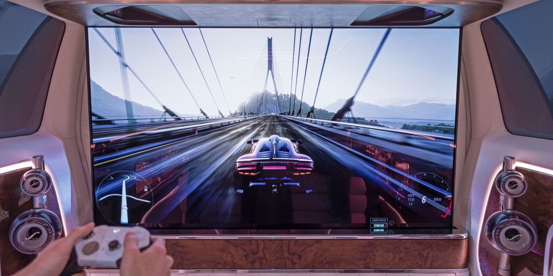 mercedes-benz-vision-V-van-mobile-theater-cinema-screen-lounge-chairs-designboom-ban2