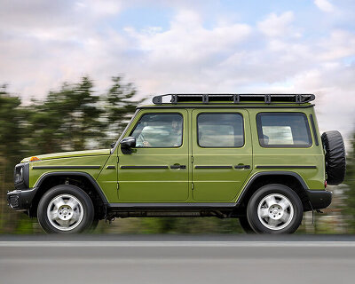 mercedes-benz revisits G-class heritage with limited STRONGER THAN THE 1980s edition