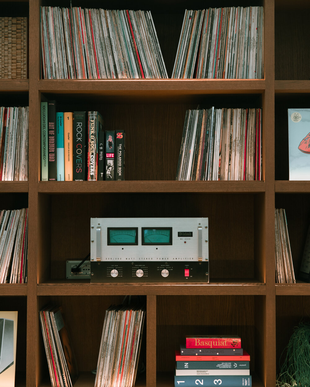 Giorgia Longoni Studio Channels Cafés Jazz Retro Jazz with 360 degree sound bar in Milan