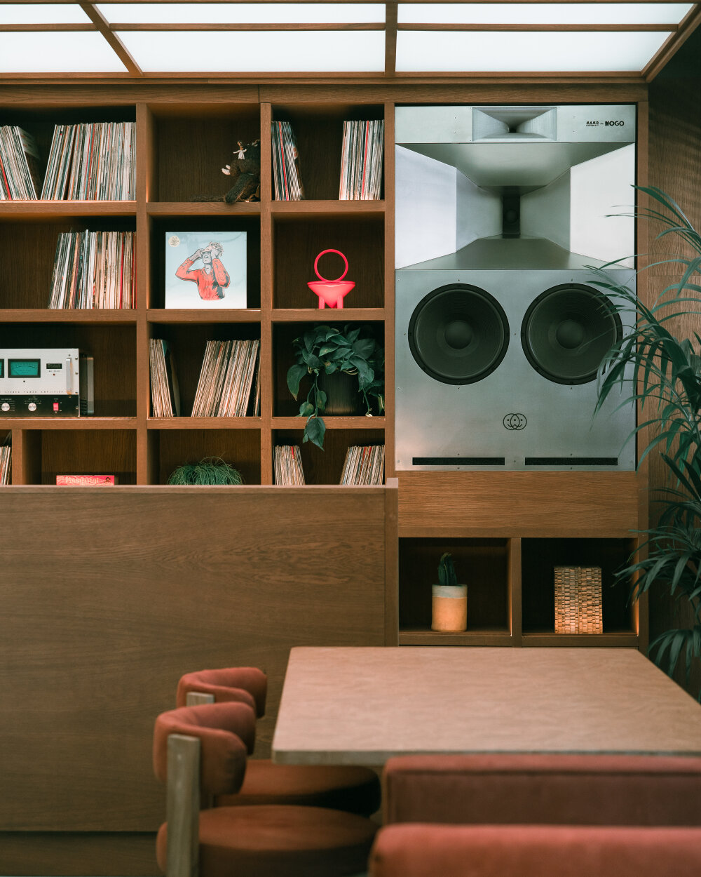 Giorgia Longoni Studio Channels Cafés Jazz Retro Jazz with 360 degree sound bar in Milan