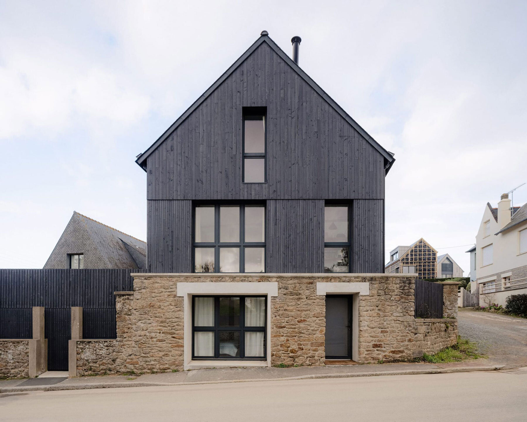 new-house-saint-malo-france-studio-maab-architectes-designboom-1800-2