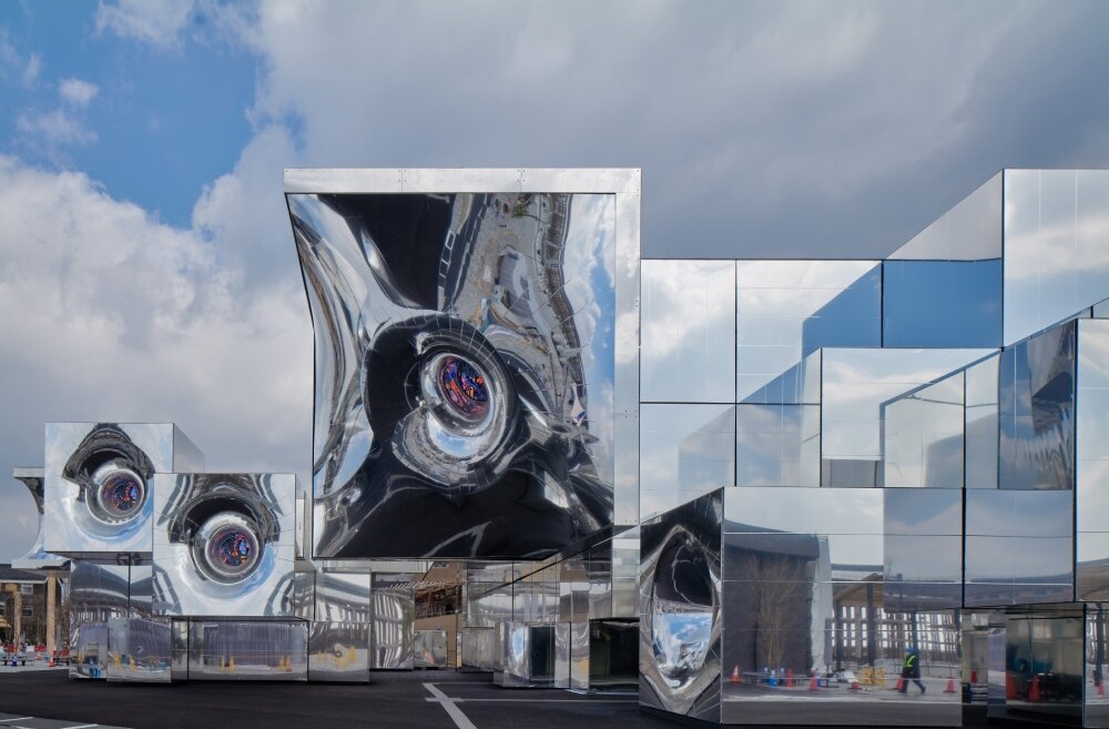 The reflective pavilion, based on Voxel, physically and digitally blur at Expo 2025 Osaka