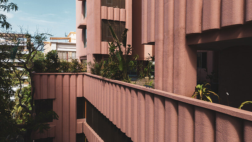 pink tower by satguru builders and NUDES brings sculptural curves to mumbai's skyline