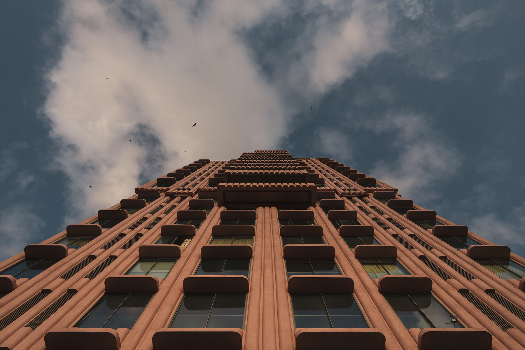 pink-tiered-tower-satguru-developers-curves-lotus-hues-mumbai-skyline-designboom-large03