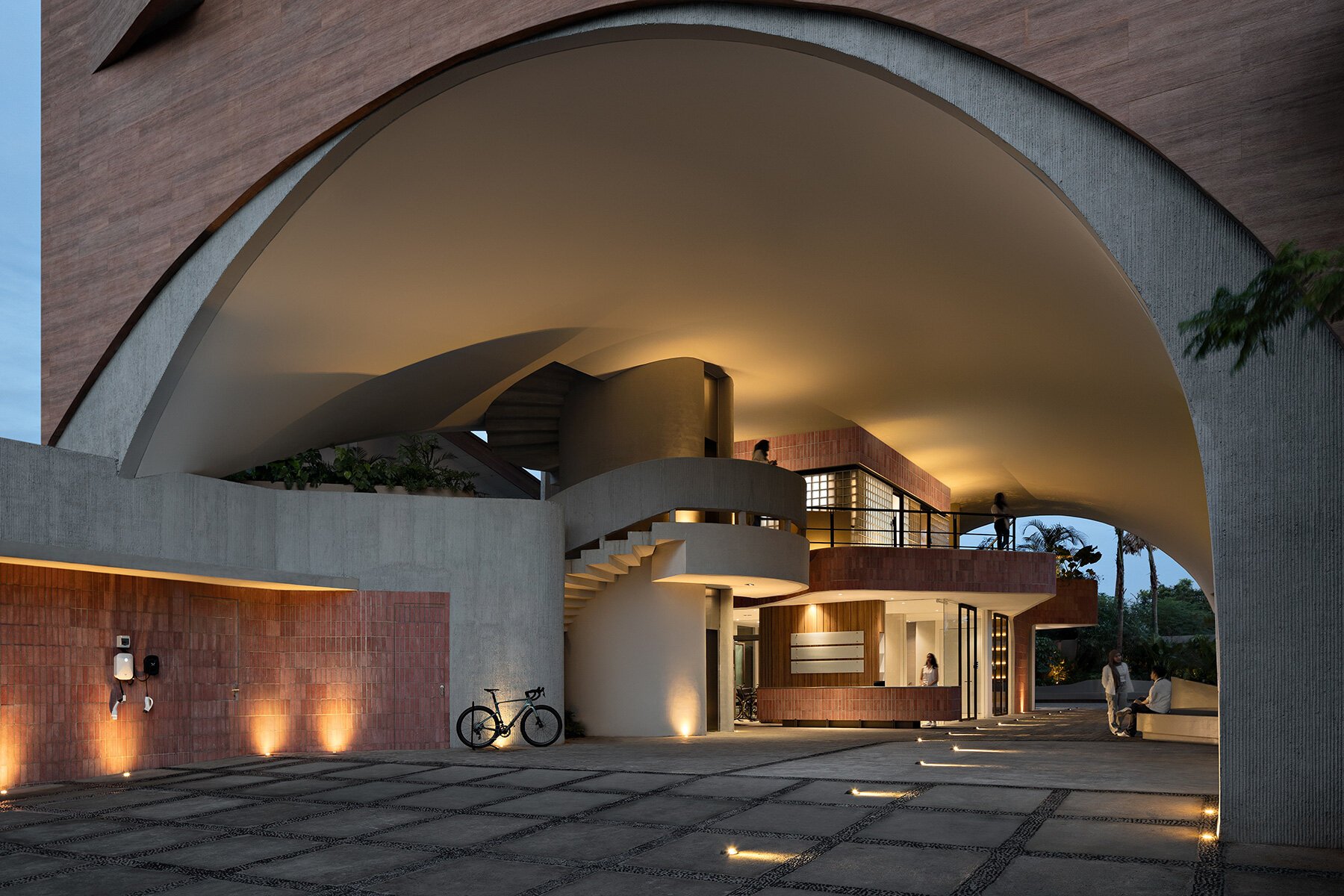 rad-plus-ar-arched-facade-office-building-jakarta-humid-climate-designboom-large-02
