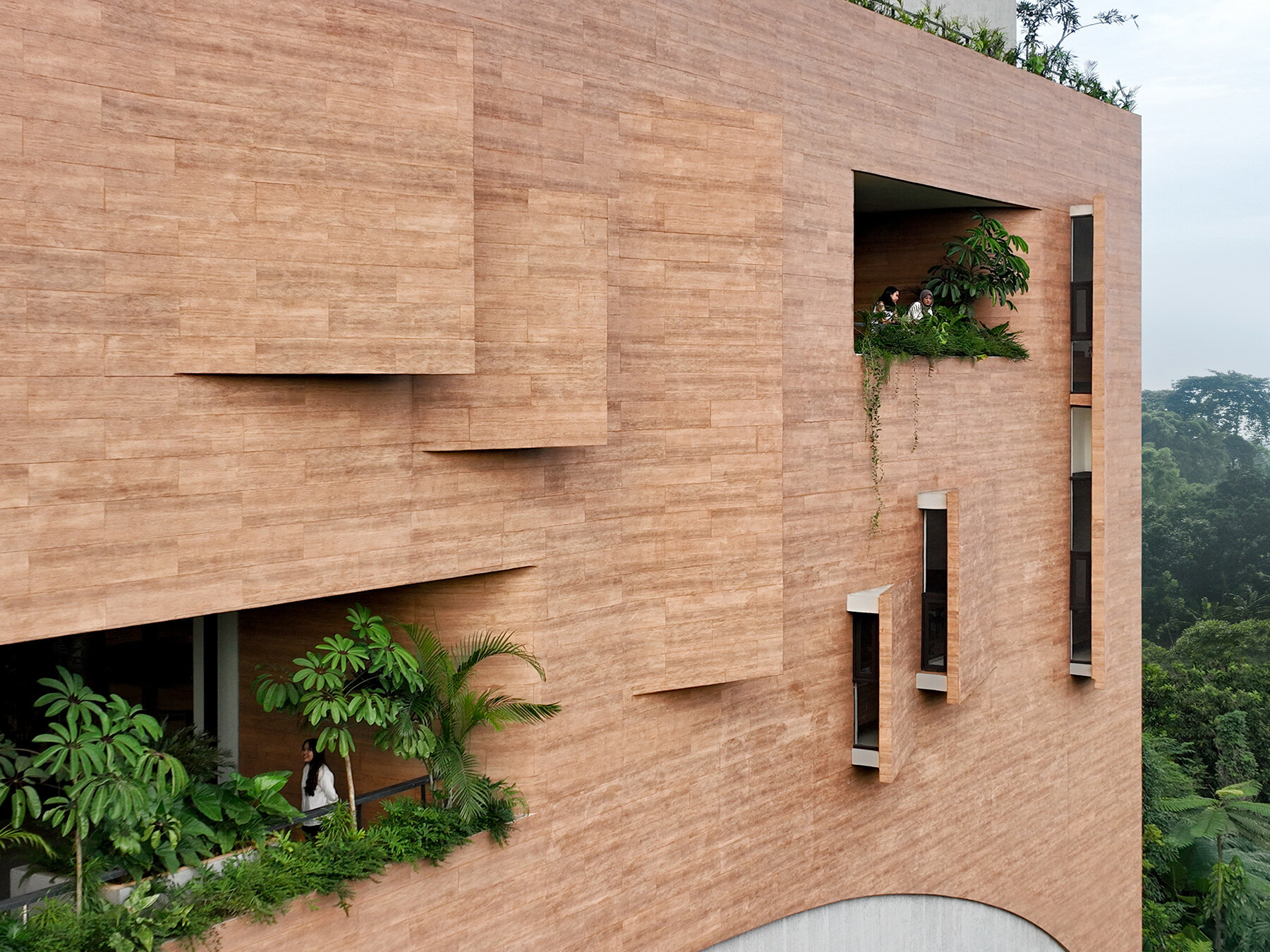 rad-plus-ar-arched-facade-office-building-jakarta-humid-climate-designboom-large-03