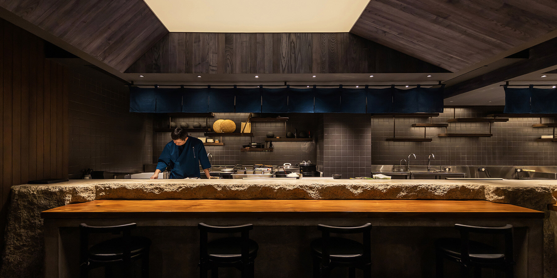 rokusho-bar-inrestudio-ho-chi-minh-city-vietnam-designboom-1800-3
