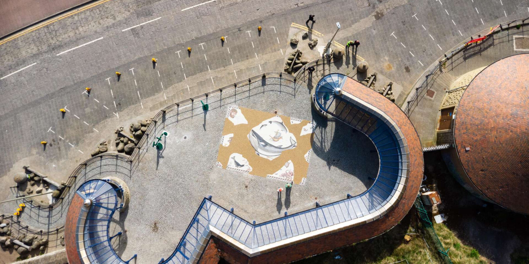 roman-style-mosaic-jeremy-deller-scarborough-marine-life-coralie-turpin-designboom-ban