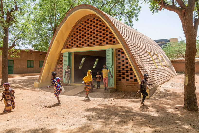 seoul design award’s winners climb the sustainability ladder through amphorae and oysters