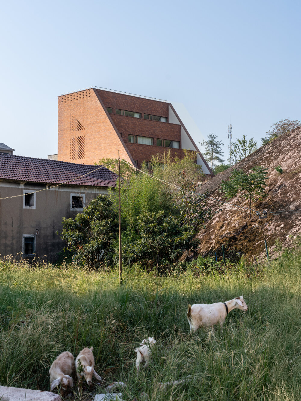 stepped brick layers of MUFU archlab's cultural space hosts village's festival traditions in china