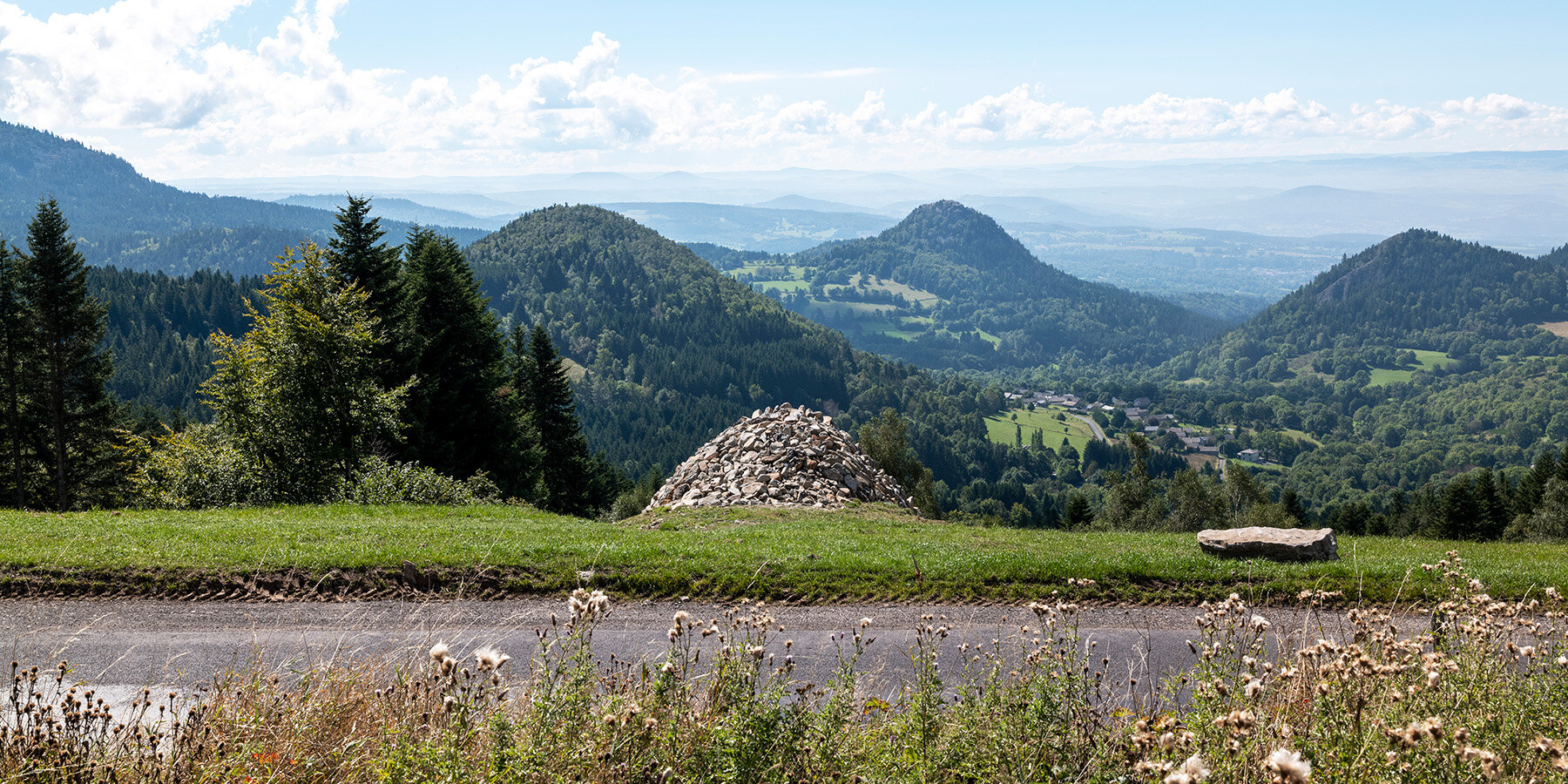 suchaillou-shelter-santiago-de-compostela-route-designboom-1800-3