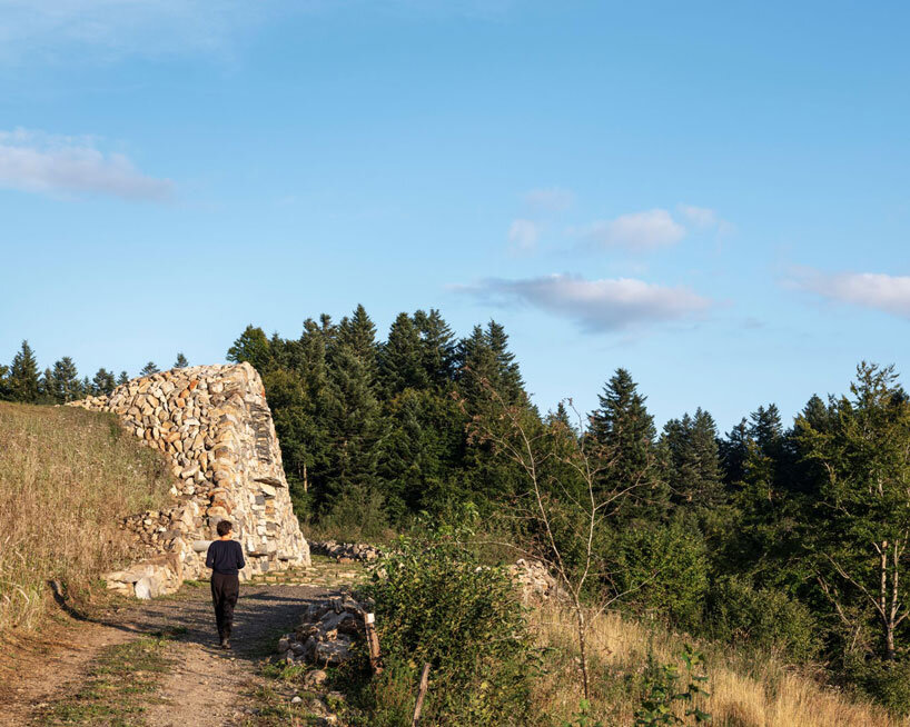 Suchaillou Stone Shelter incorporates inside the rocky rock along the Santiago de Compostela route