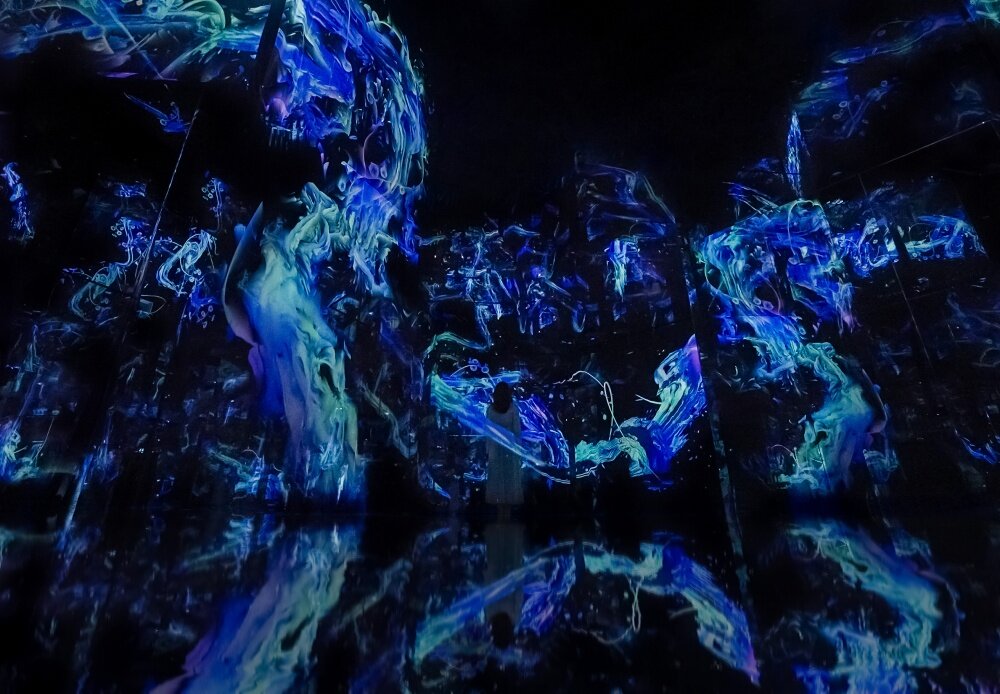 inside teamLab phenomena abu dhabi: a dizzying convergence of light, energy, natural order
