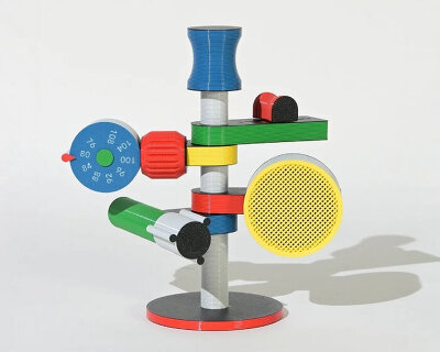 FM radio that looks like a robot toy, signal tower or weathervane? that’s anomalo