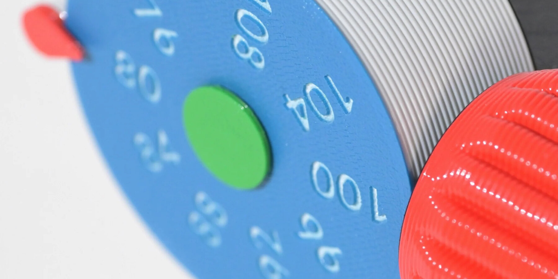 FM-radio-robot-toy-signal-tower-weathervane-anomalo-shinkogeisha-designboom-ban