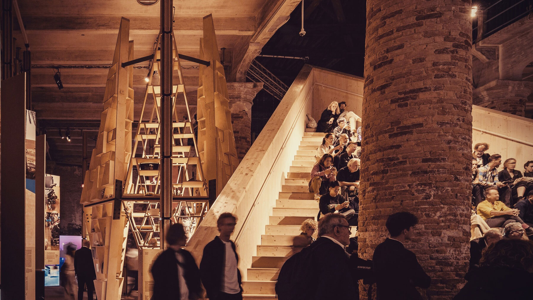 acapulco-selective-memories-nstallation-a-911-cadena-concepts-esrawe-venice-biennale-designboom-1800-3