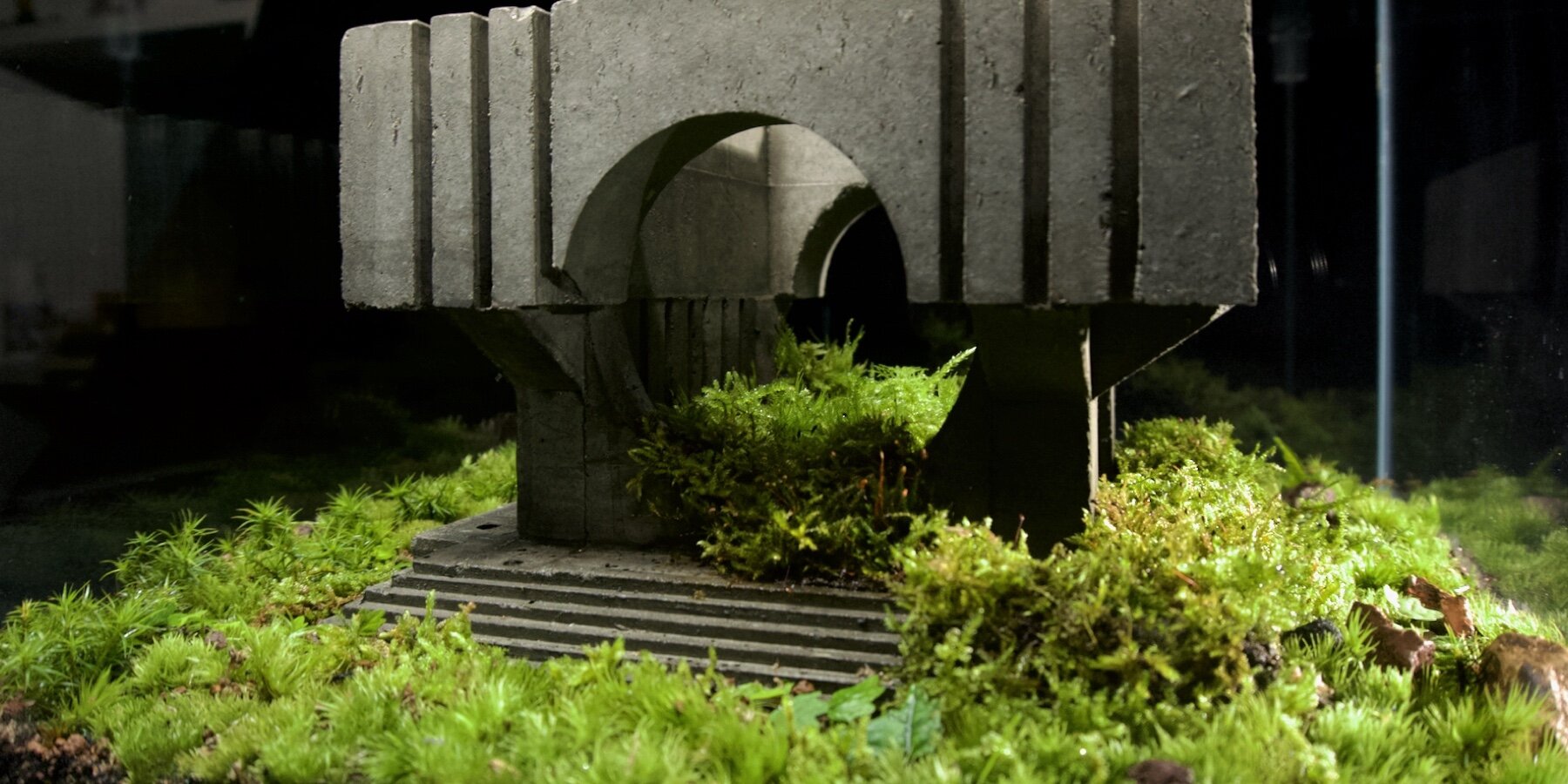 alessio-fava-moss-covered-brutalist-sculptures-mondobruto-designboom-full-width-01