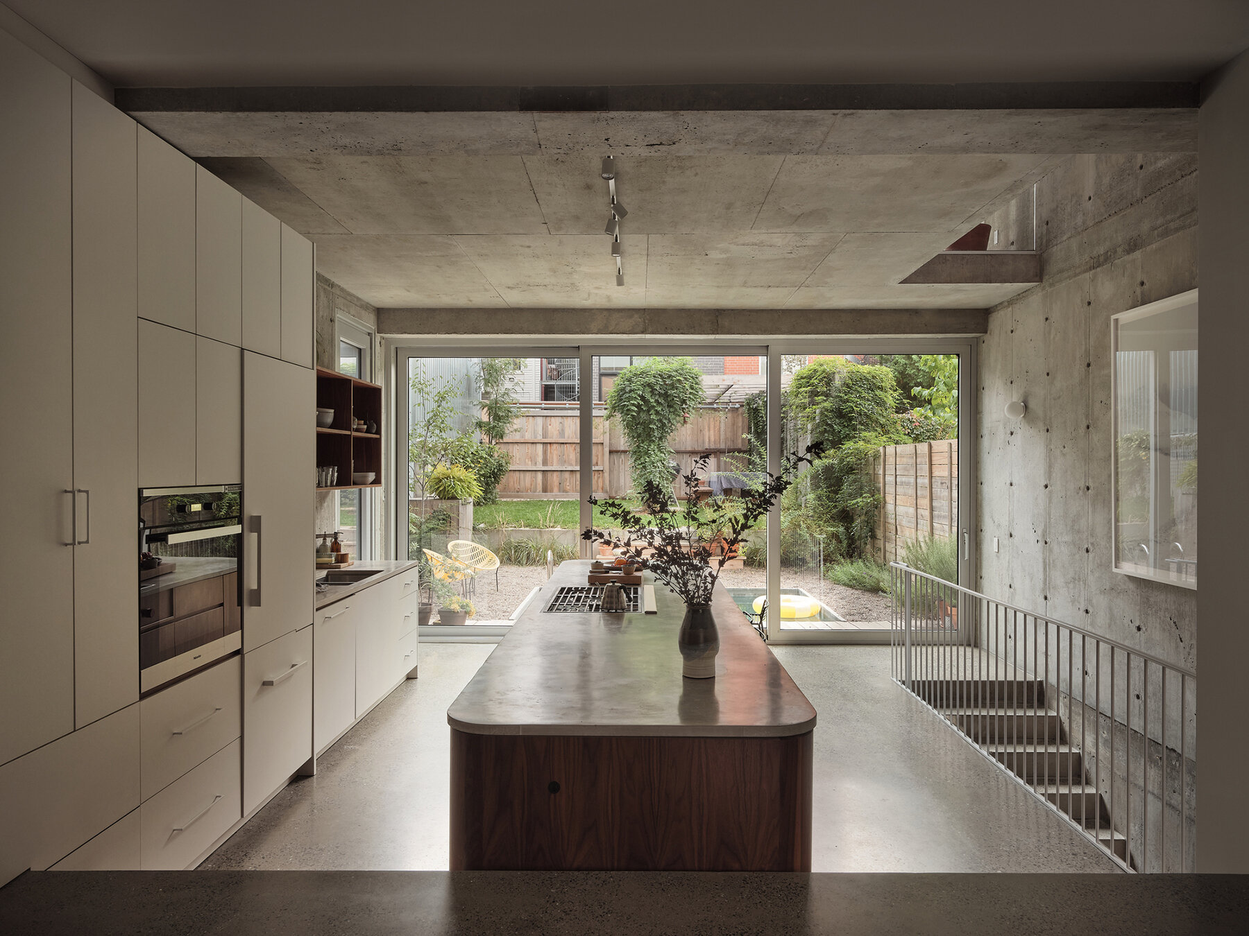 alexandre-bernier-architecte-maison-jardin-BEAU-montreal-canada-designboom-06a
