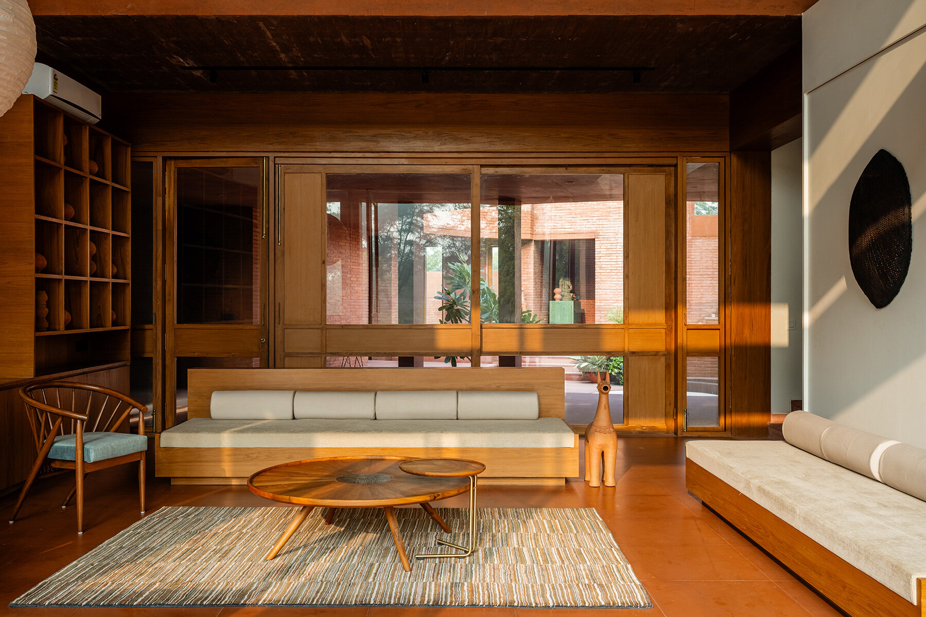 alloa-hills-weekend-house-india-studio-sangath-designboom-08a