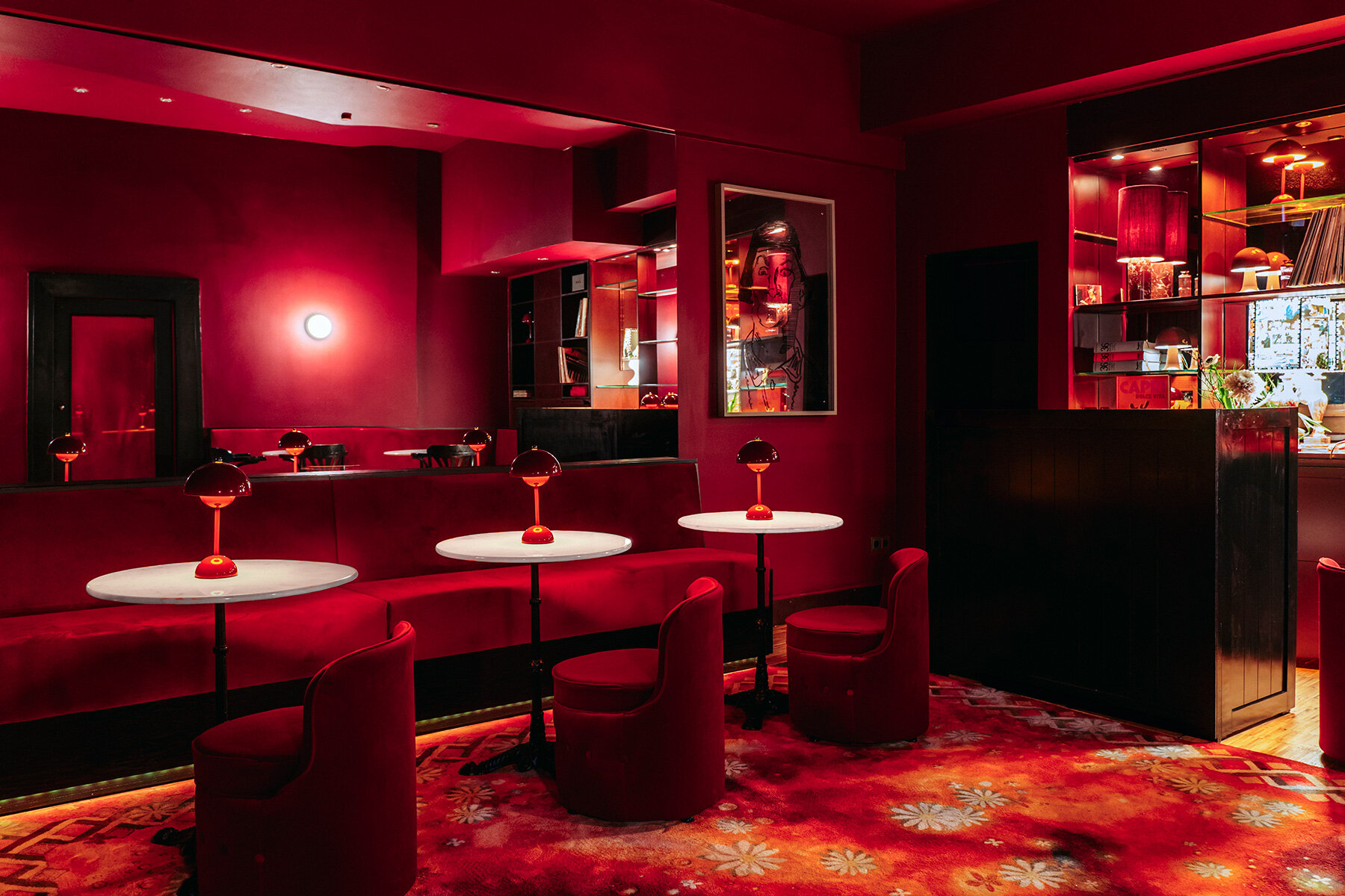 aluminum-bar-installation-central-cafe-reopening-cologne-gathering-gallery-designboom-large03
