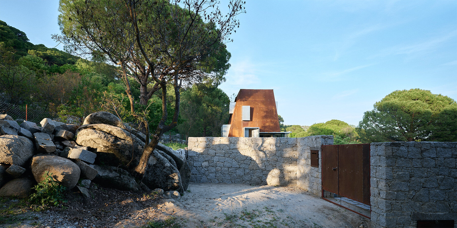 cabin-in-woods-ediz-demirel-works-turkey-designboom-1800-2