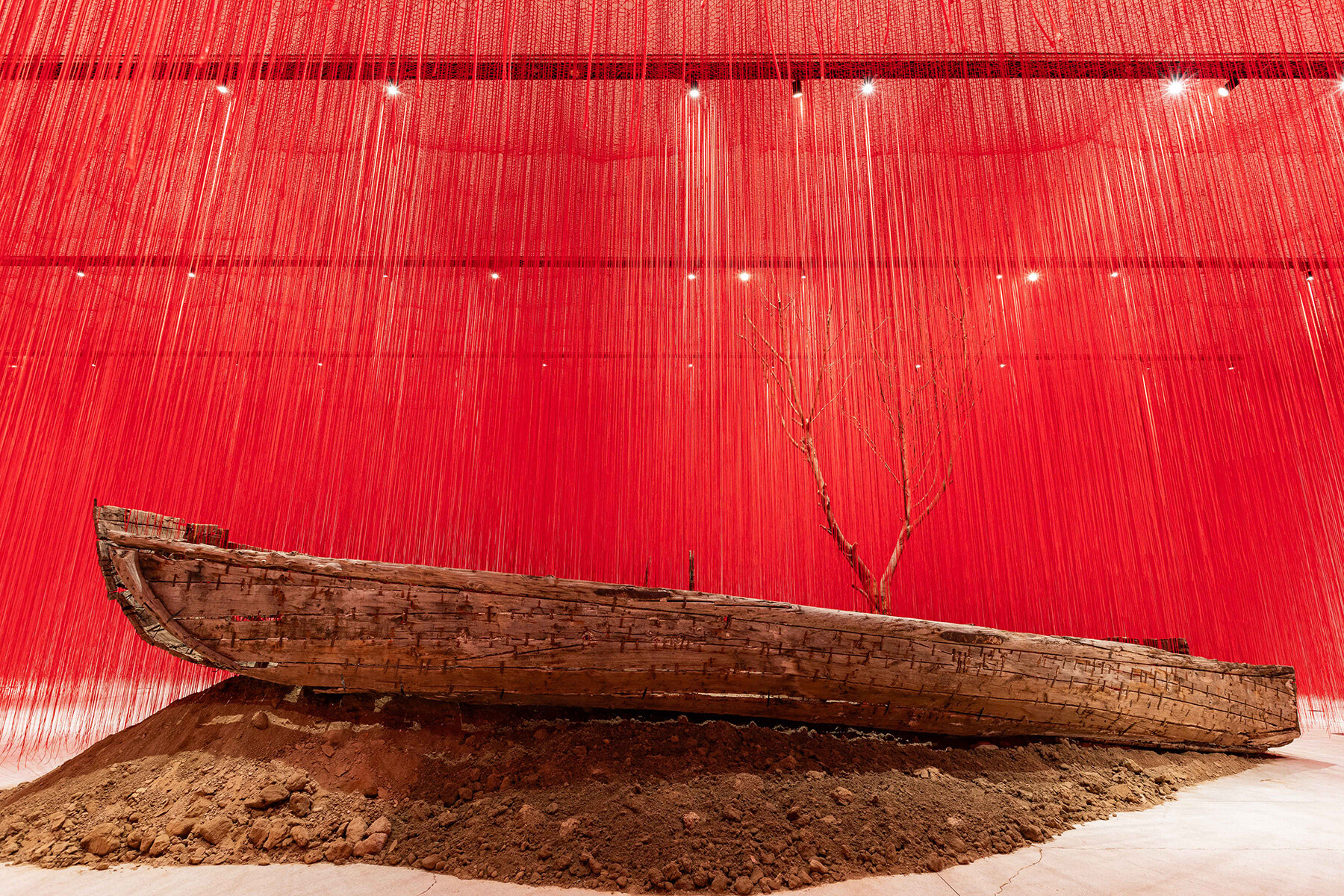 chiharu-shiota-butterfly-wings-warm-beds-beijing-red-brick-art-museum-designboom-large01