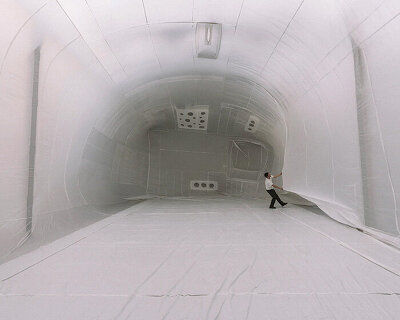 soft cycles: daniel hölzl fills berlinische galerie with inflatable 'breathing' monoliths