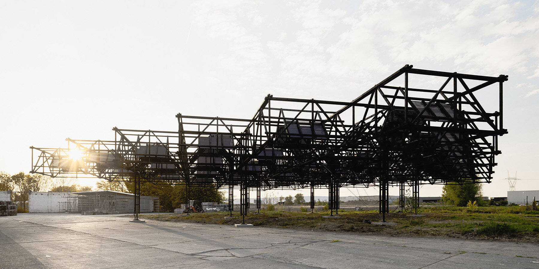 dark-skies-sound-installation-leopold-banchini-giona-bierens-de-haan-dvs1-horst-arts-music-festival-designboom-1800-3