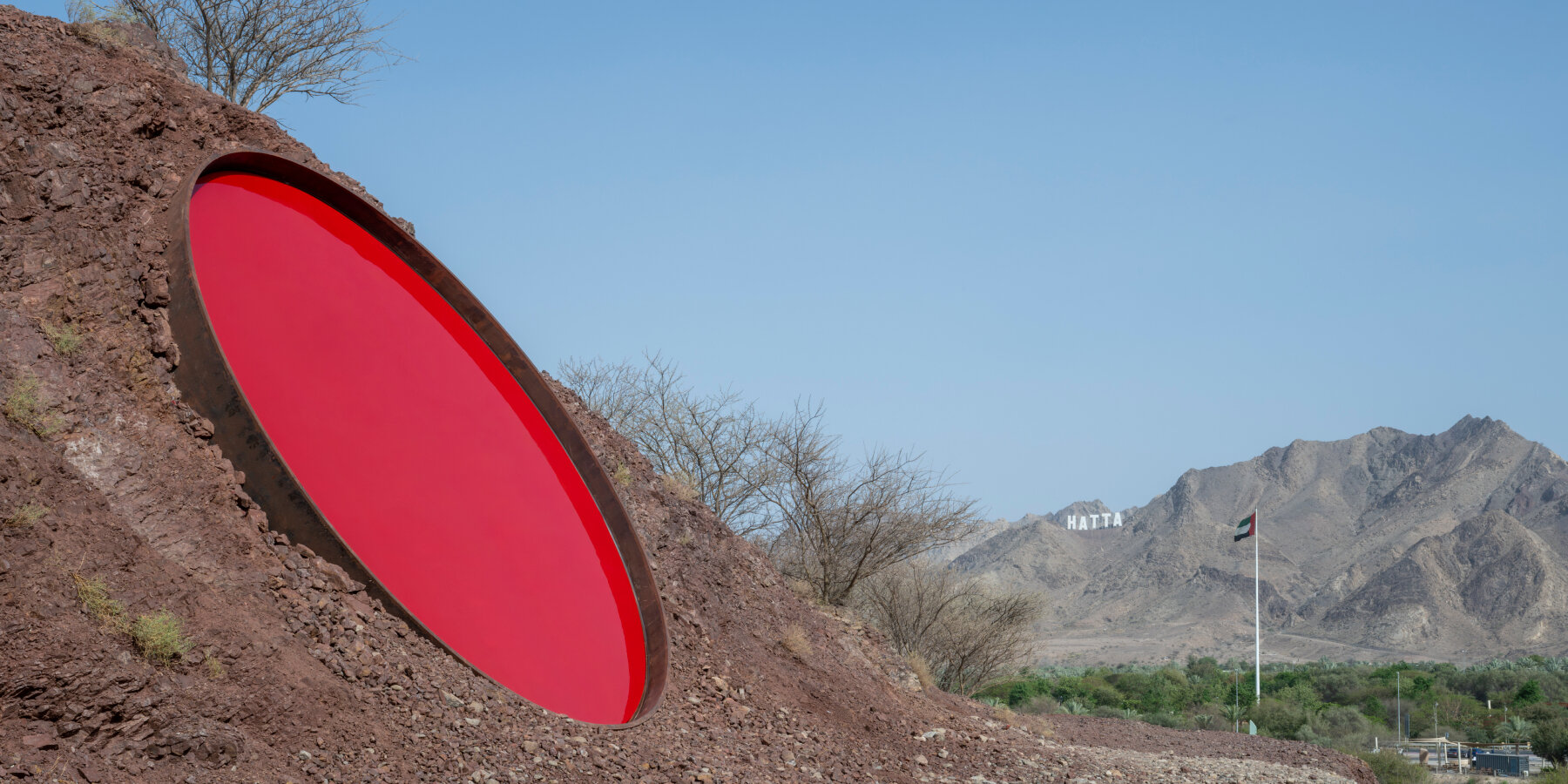 deliberate-pauses-land-art-installation-sheikha-al-mazrou-UAE-designboom-01