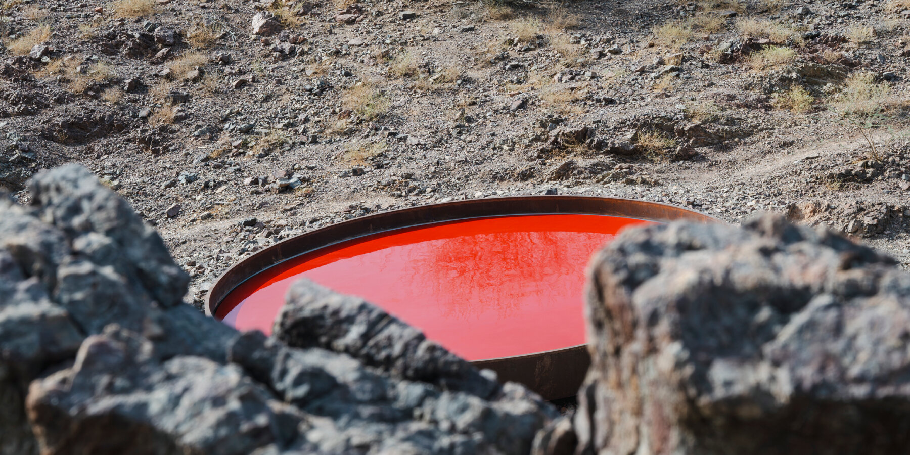 deliberate-pauses-land-art-installation-sheikha-al-mazrou-UAE-designboom-02