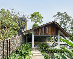 e.Re studio architects coats lenirra villas' gables in dark-toned roof shingles