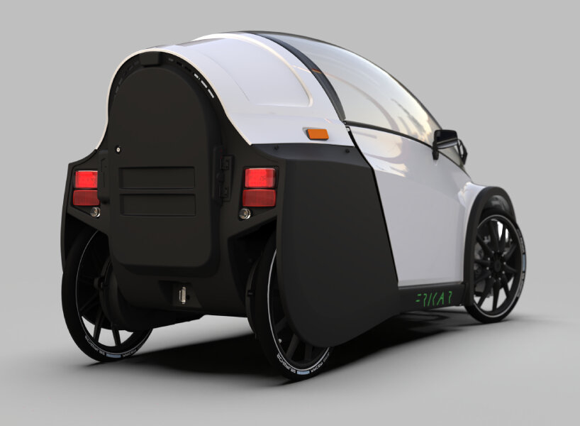 its size is 84 centimeters wide, the same as a standard bike trailer