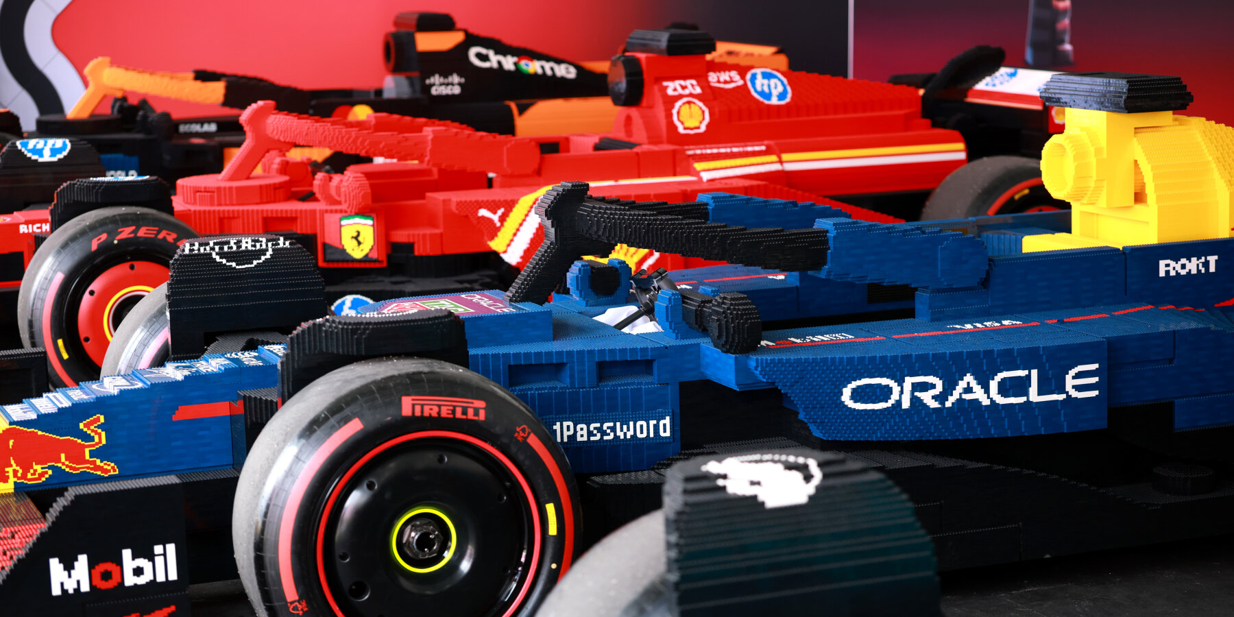 full-size-F1-cars-LEGO-bricks-miami-grand-prix-designboom-ban2