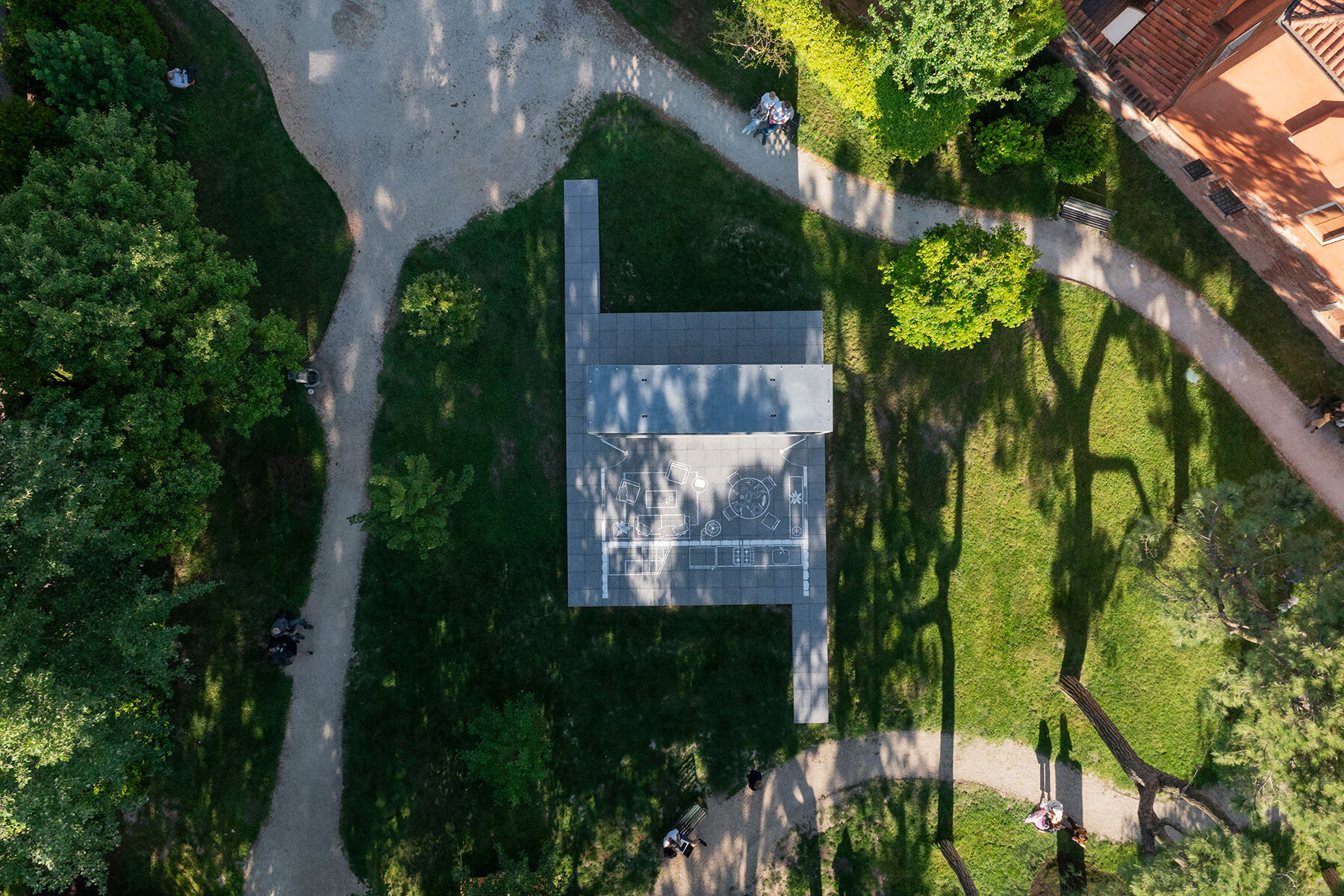 holcim-aravena-elemental-housing-venice-biennale-2025-designboom-06a