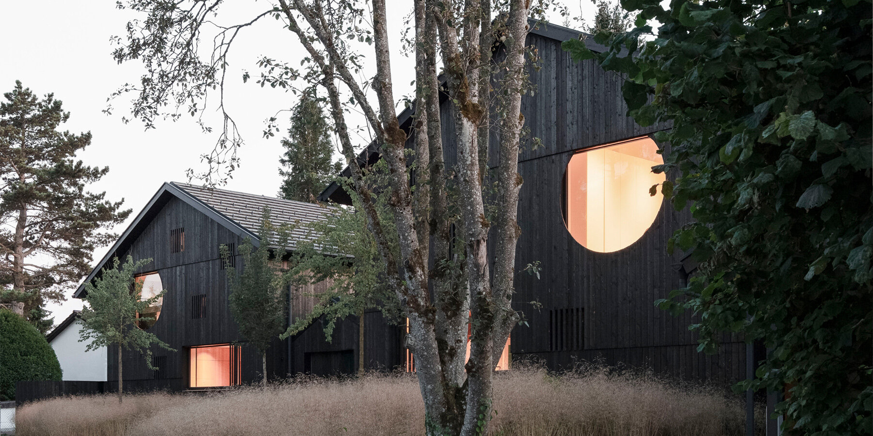 houses-with-one-pillar-buero-wagner-munich-designboom-1800-2