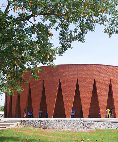 kéré architecture completes memorial to thomas sankara's burkina faso revolution