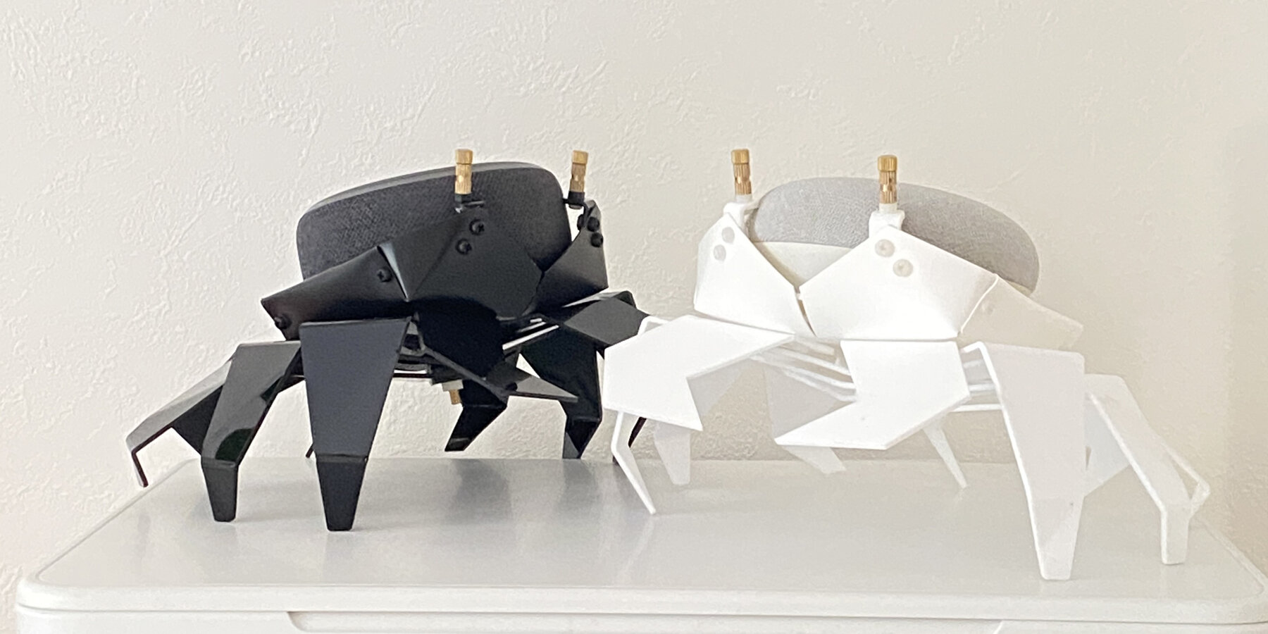 kogani-origami-style-crab-compact-speaker-holder-metal-goat-studio-designboom-1800-2