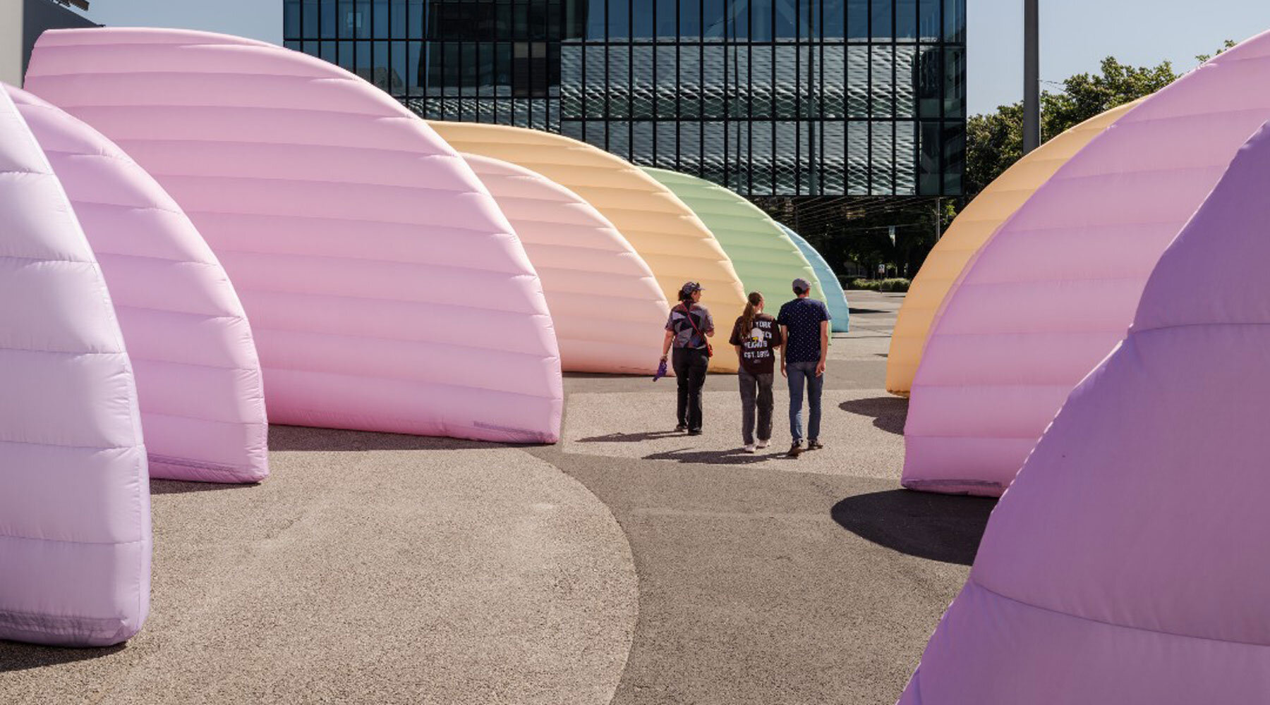lightning-symphony-claudia-comte-inflatable-sound-installation-basel-messeplatz-eurovision-designboom-1800-2