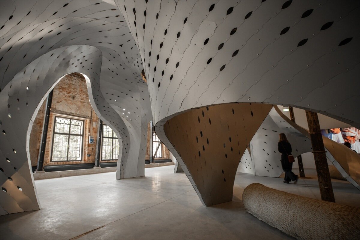 inaugural oman pavilion reimagines traditional gathering spaces as sinuous aluminum shelter