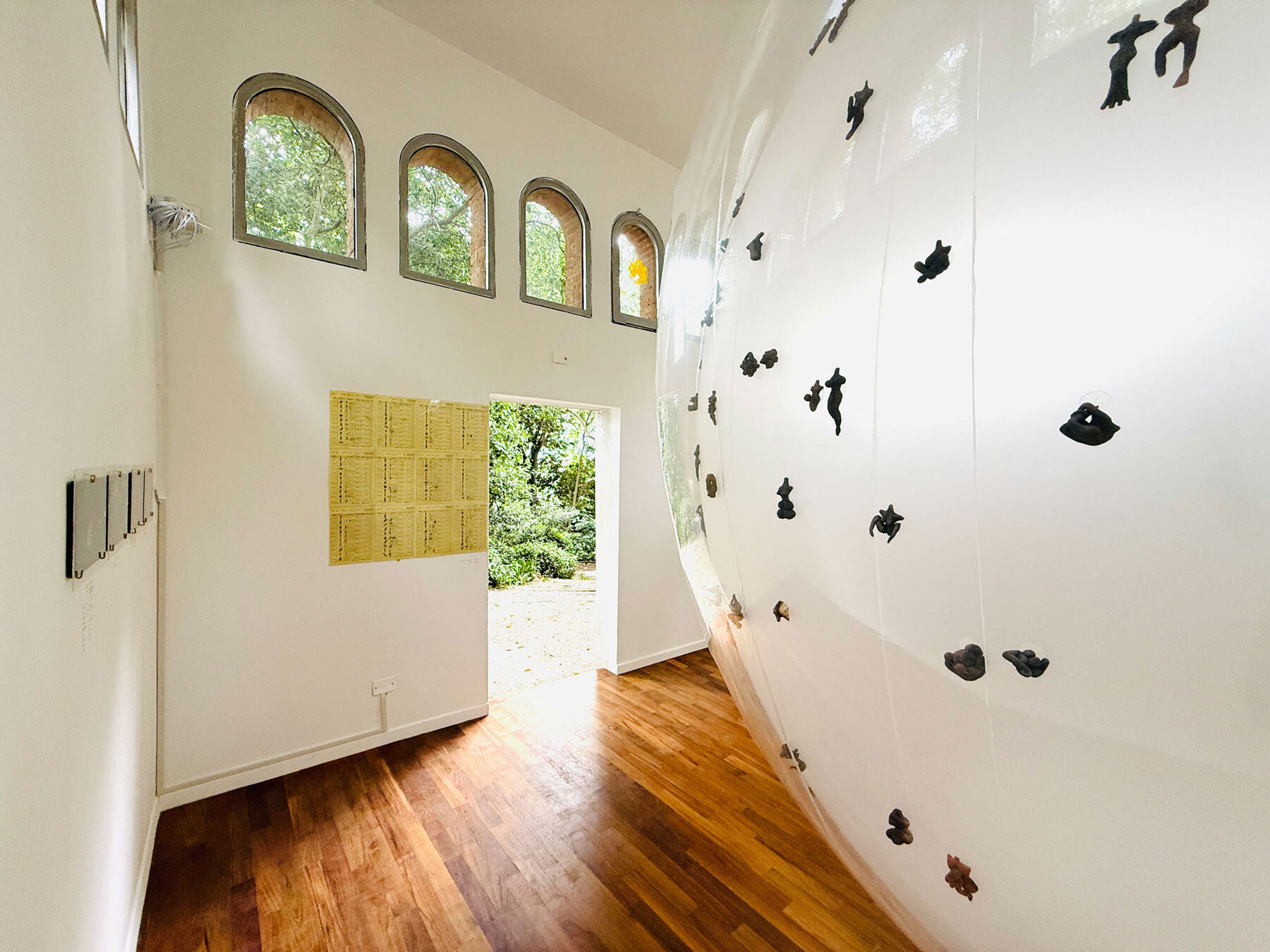 plastique-fantastique-installation-korean-pavilion-2025-venice-biennale-designboom-1800-2