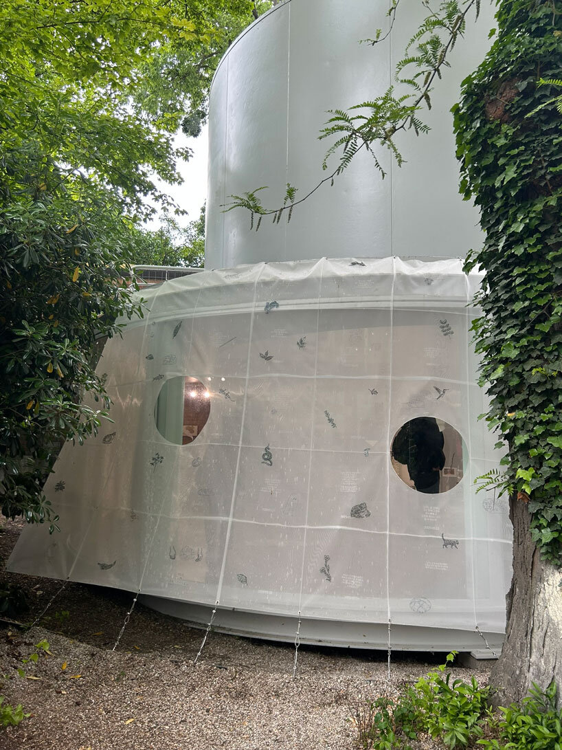 Fantastique plastique mengungkapkan misteri fosil yang menguntungkan paviliun di Venice Biennale