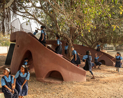 pod for happiness sculpts curving play area around banyan tree in indian school campus