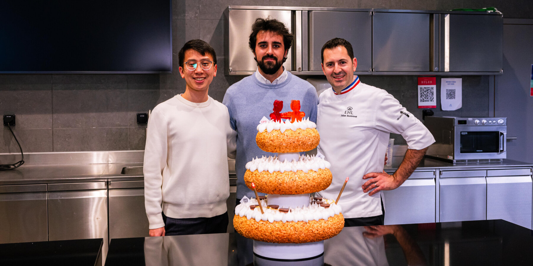robotic-wedding-cake-dancing-gummy-bears-edible-rechargeable-batteries-expo-2025-osaka-designboom-ban2