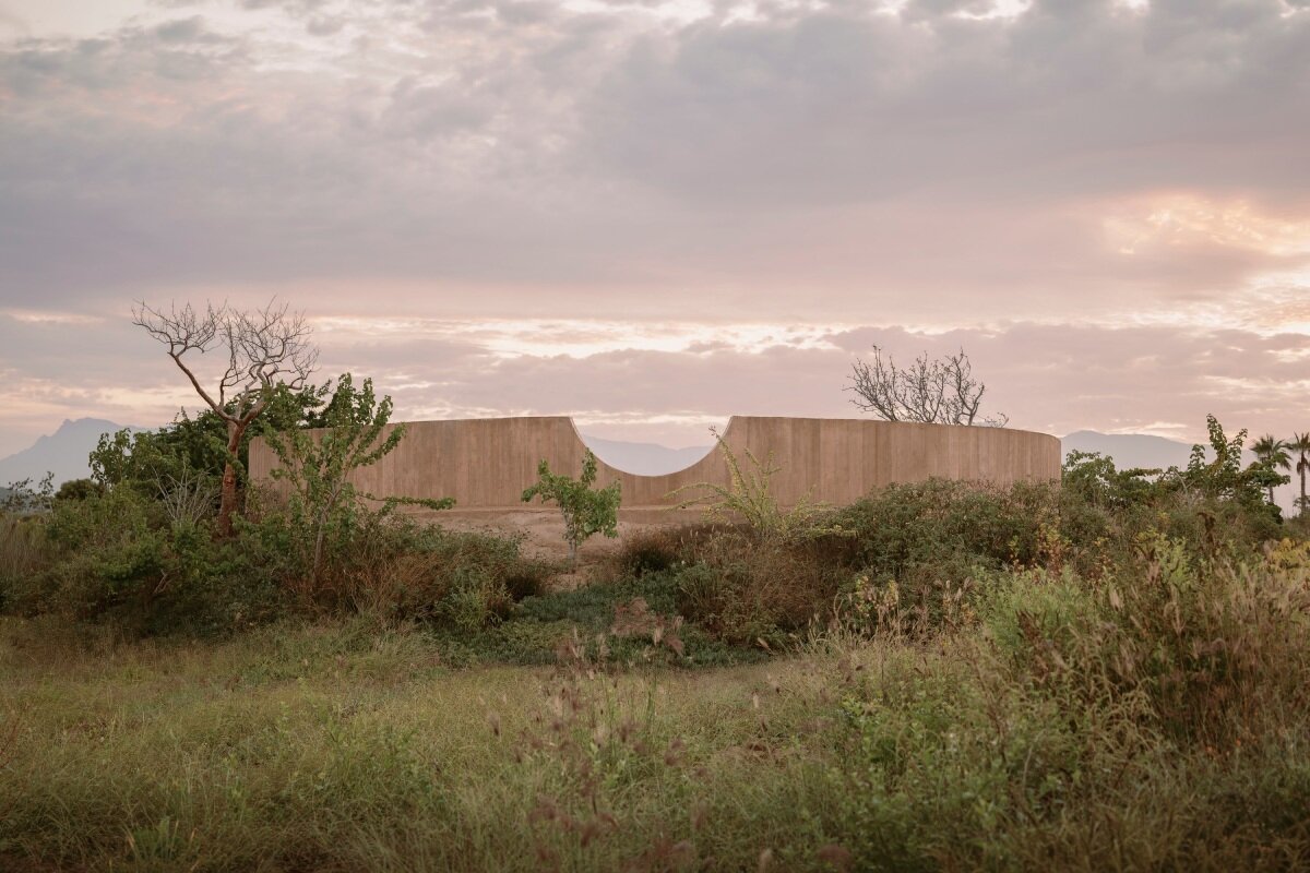The concrete ring wraps around the spiritual enclosure of the practice Rubén Valdez in the Mexico Desert