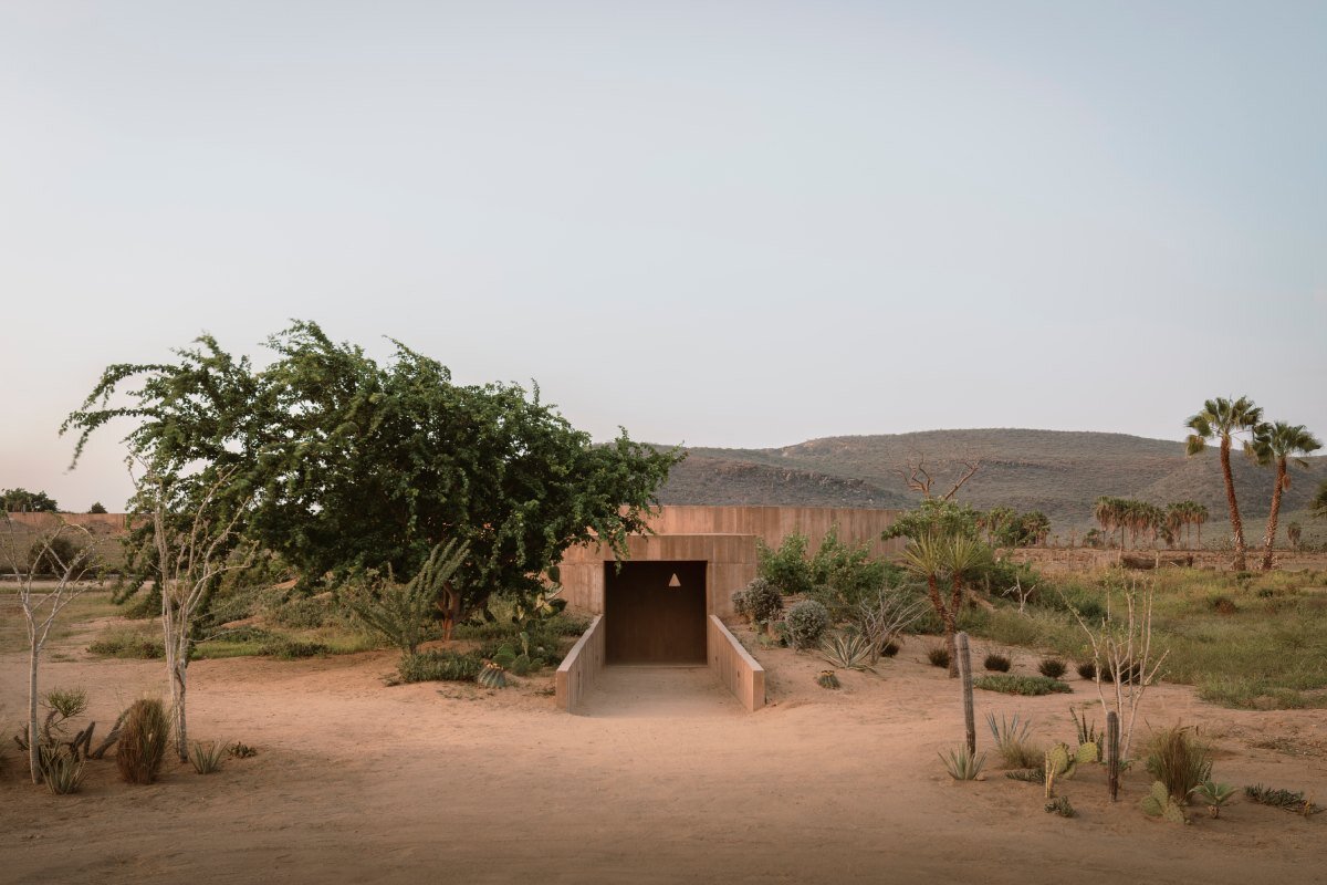 The concrete ring wraps around the spiritual enclosure of the practice Rubén Valdez in the Mexico Desert