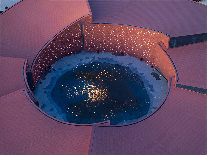 six trapezoidal volumes form ring-shaped visitor center by