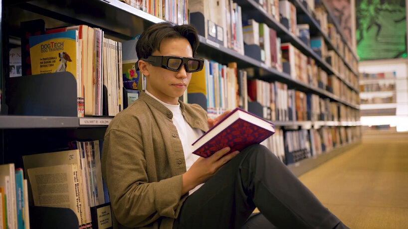 users can see the images depicted in the text in their field of vision