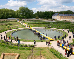 studio 5•5 stretches linear table through versailles' gardens as open dialogue on climate