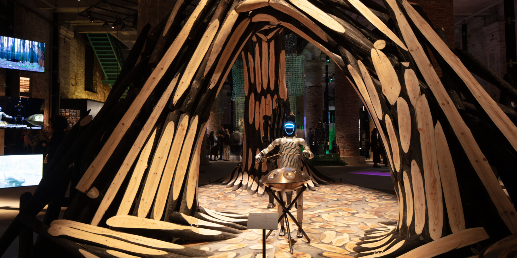 venice-architecture-biennale-2025-robots-AI-future-cities-designboom-ban