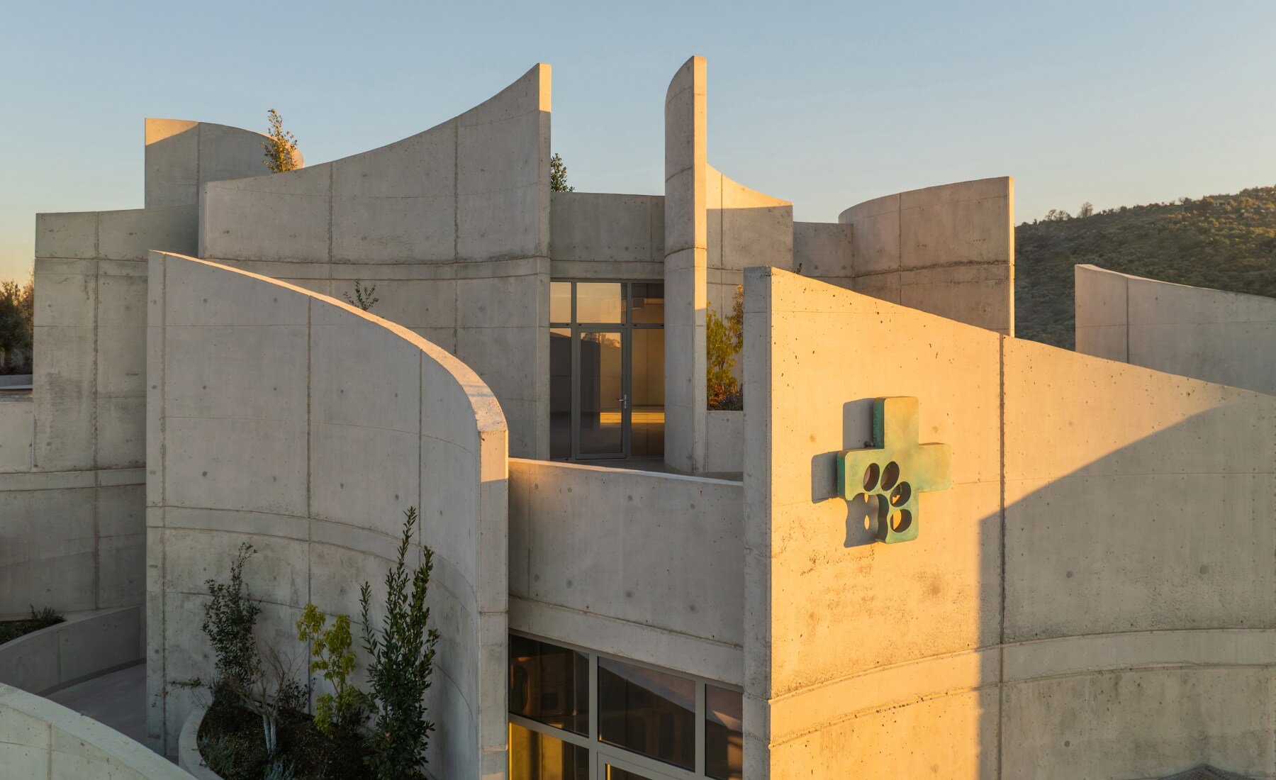 veterinary-hospital-tirana-davide-macullo-architects-designboom-01